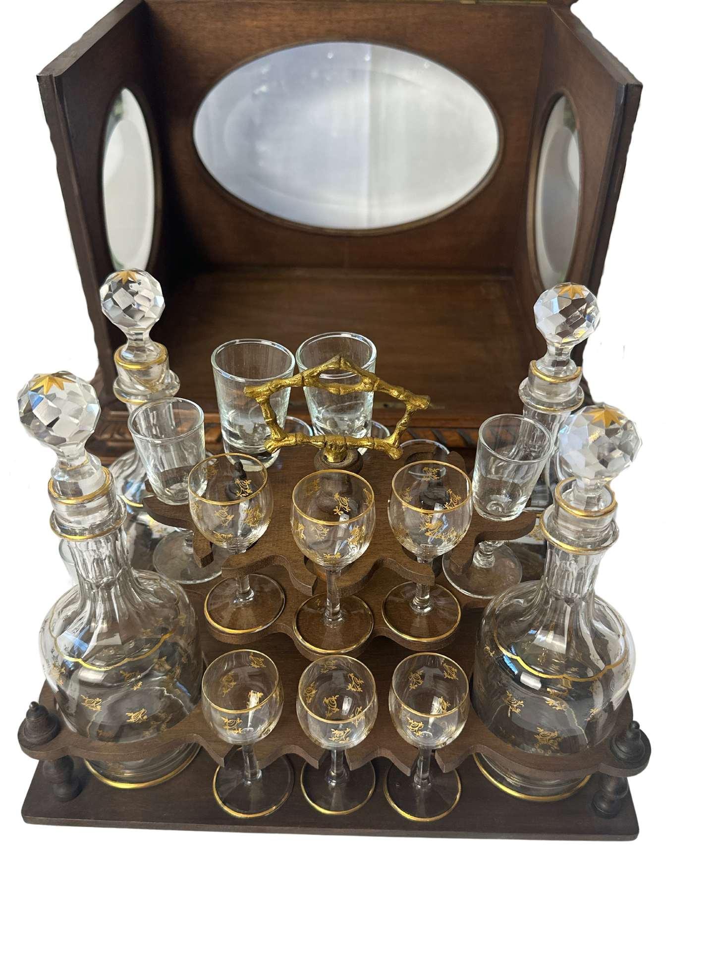 Cave à liqueur en noyer sculpté français du XIXe siècle