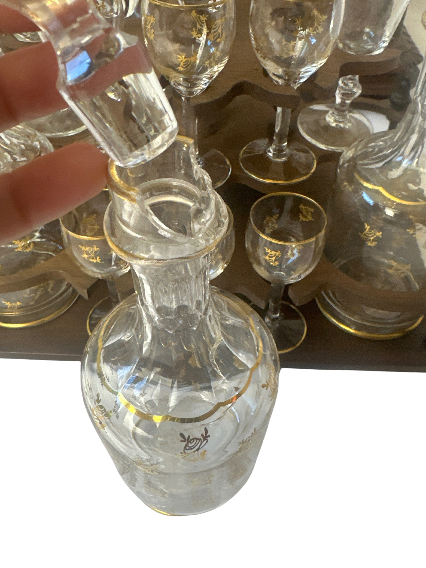 Cave à liqueur en noyer sculpté français du XIXe siècle