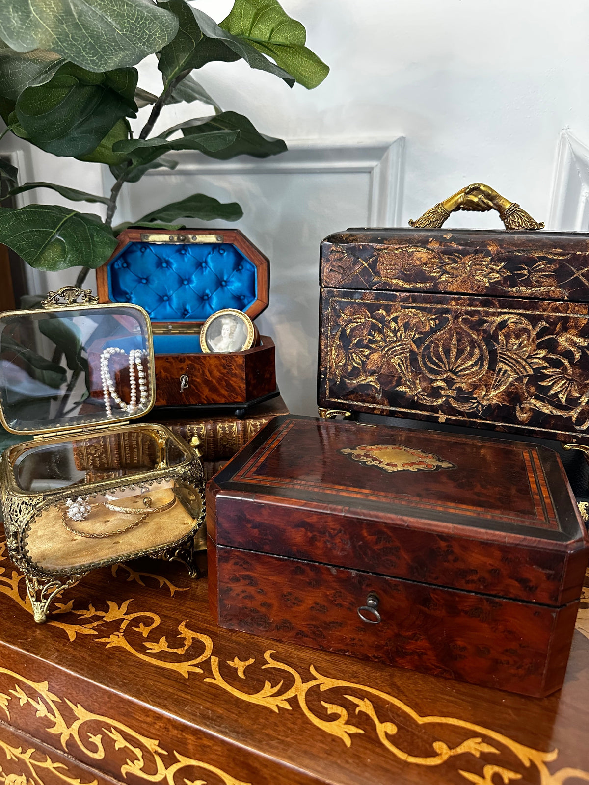 Collections – For the Louvre of Antiques LLC