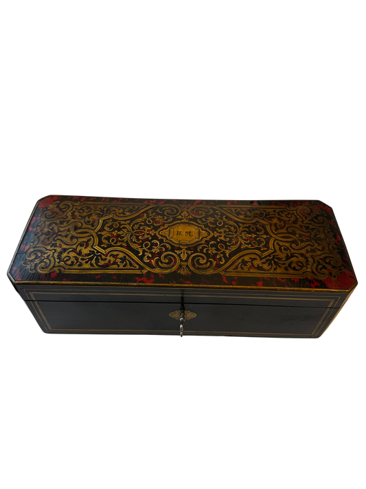 Napoleon III Tortoiseshell Boulle-Style Box by Tahan, Paris, with Brass Inlay and Key