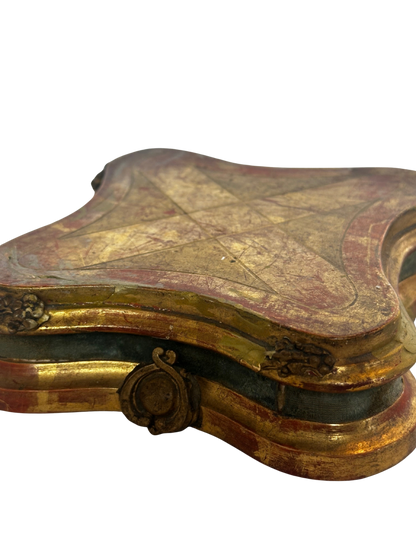 Polychrome and Giltwood Quatrefoil Display Riser / Plateau