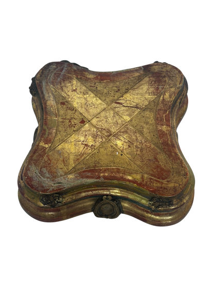 Polychrome and Giltwood Quatrefoil Display Riser / Plateau