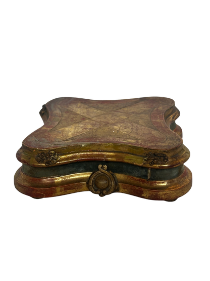 Polychrome and Giltwood Quatrefoil Display Riser / Plateau